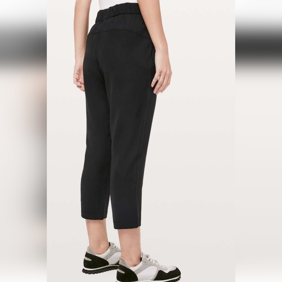 Lululemon on the fly crop pants - Picture 3 of 11